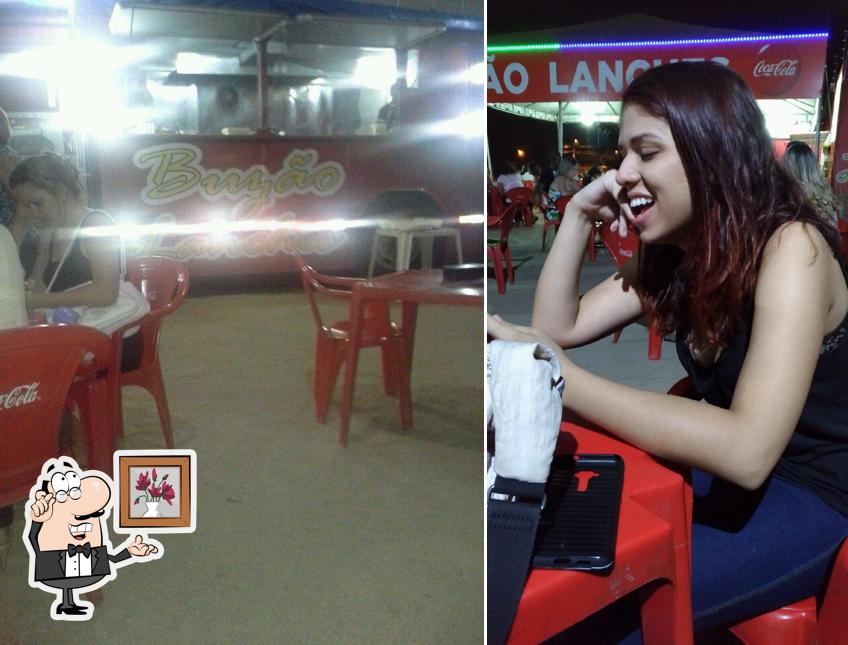 Veja imagens do interior do Buzão Lanches