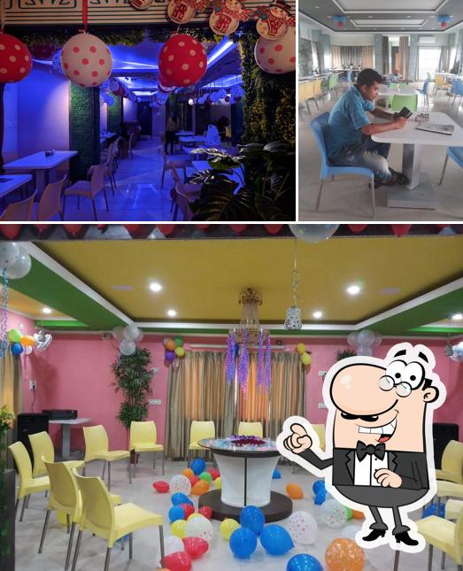 Check out how Food Court looks inside