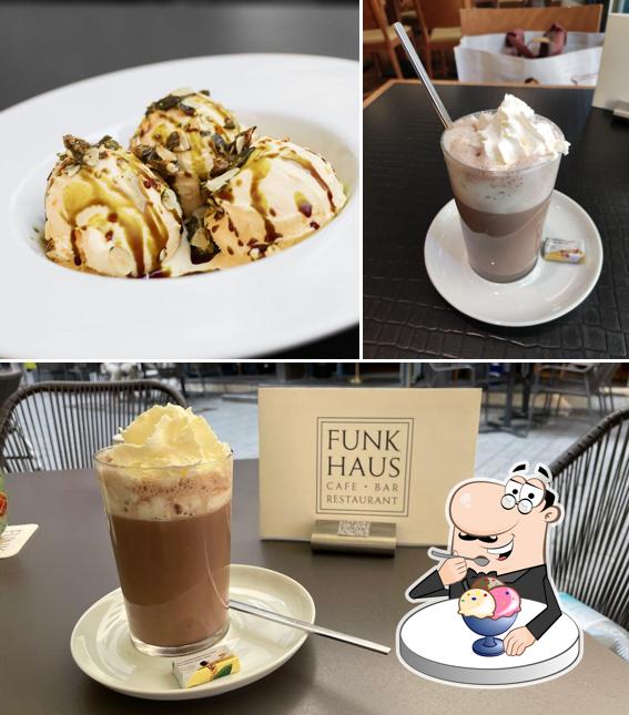 "Funkhaus Cafe-Bar-Restaurant" предлагает разнообразный выбор сладких блюд