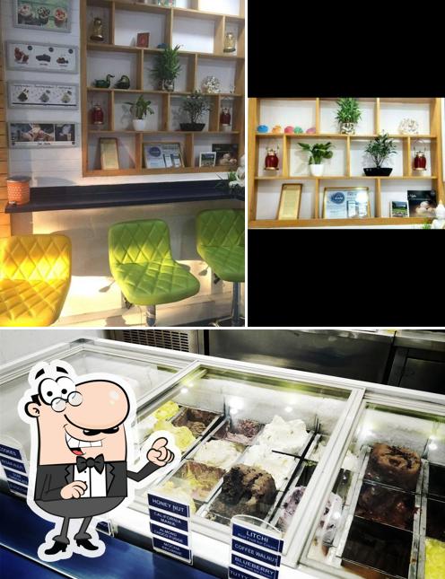 Check out how Giani Ice Cream (Munirka) looks inside