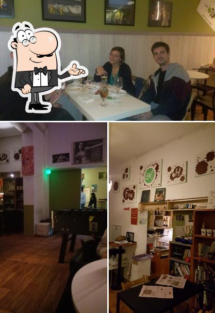 Siediti a un tavolo di Fun Cool Oh!