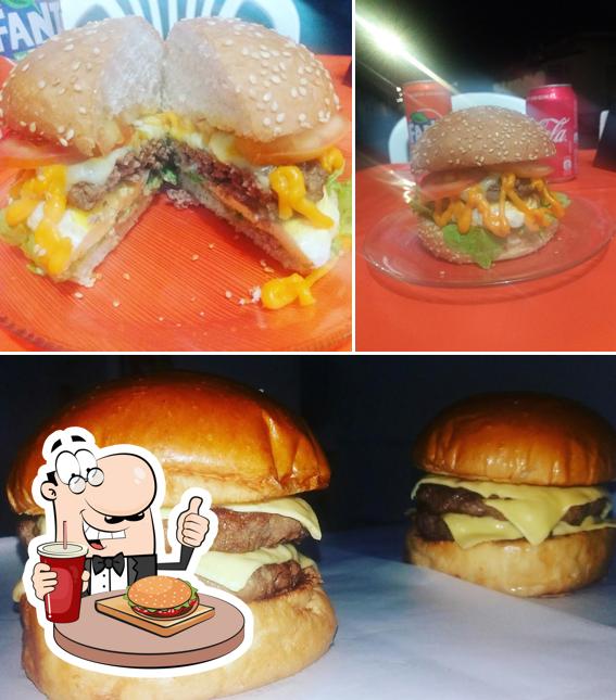 Experimente um dos hambúrgueres oferecidos no The Good Burger Since 2020