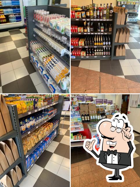 Gli interni di Bar e Market Pero