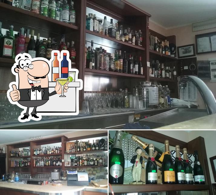 La immagine della bancone da bar e vino di Enoteca Lo Dico Giacomo