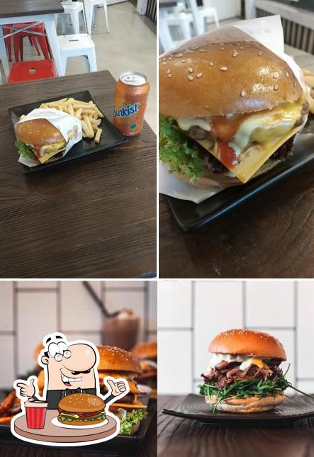 Prueba una hamburguesa en Slashed Burger