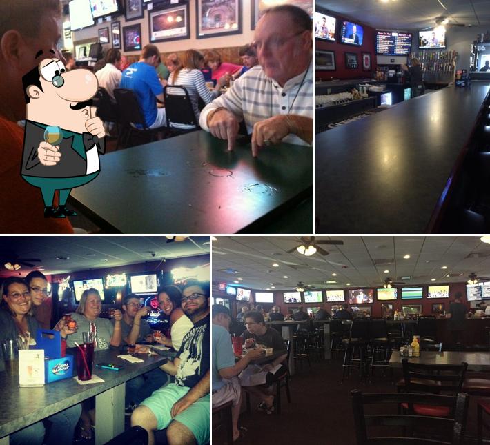 Bunkers Sports Bar & Grill in Vandalia Restaurant menu and reviews