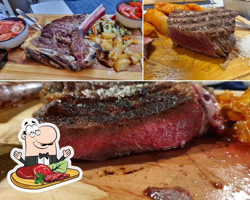 Prenez des plats à base de viande à CUT STEAKHOUSE