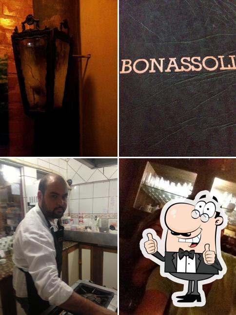 Look at this photo of Bonassoli