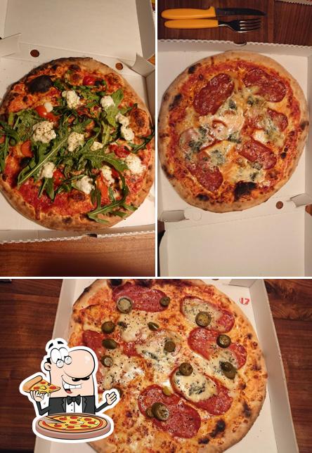 Order pizza at Alte Krone