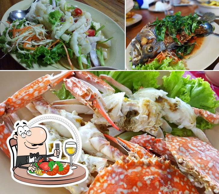 Get seafood at Su Chinda