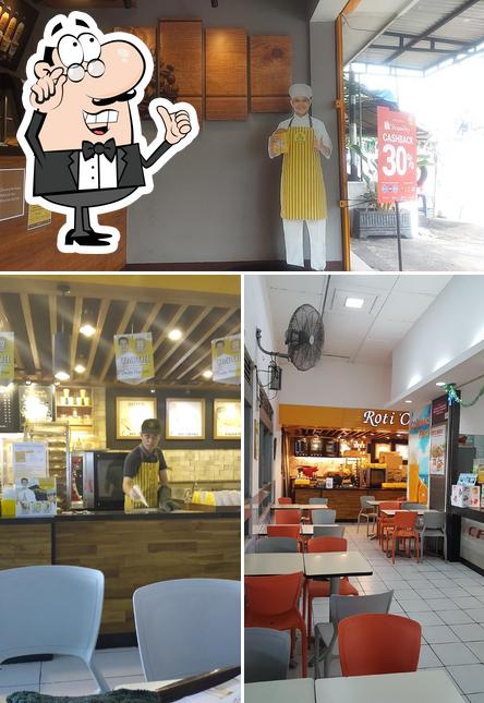 The interior of Roti O