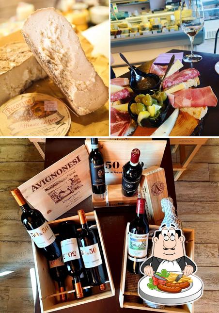 La foto di cibo e vino da La casa del formaggio - Enoteca la Torre in cantina - punto vendita Casa del Formaggio e Caseificio Sociale Manciano