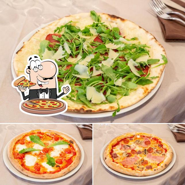 Scegli una pizza a Ristorante Pizzeria Braceria La Cascina dei Laghi Reali