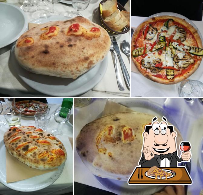 Scegli una pizza a La Piccola Napoli