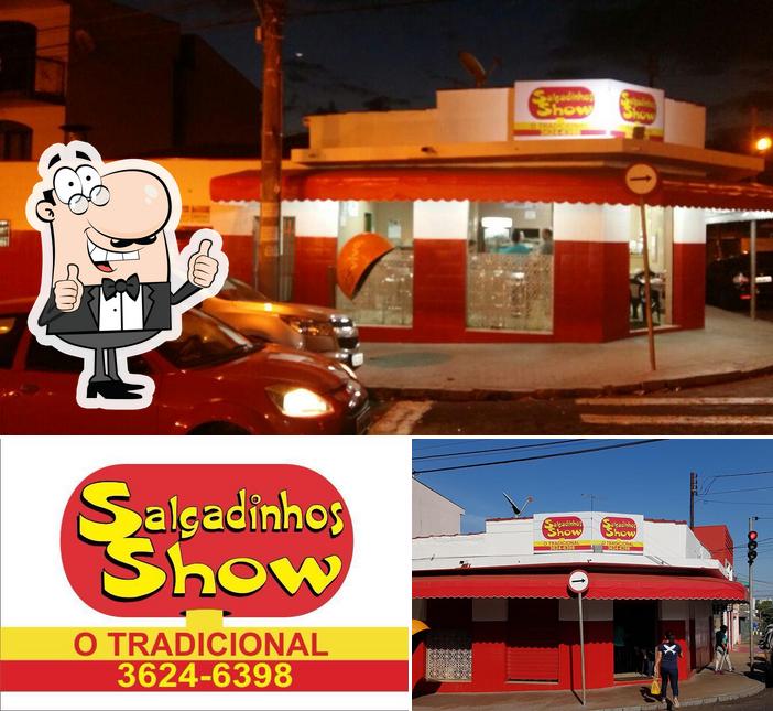 Look at the picture of Salgadinhos Show