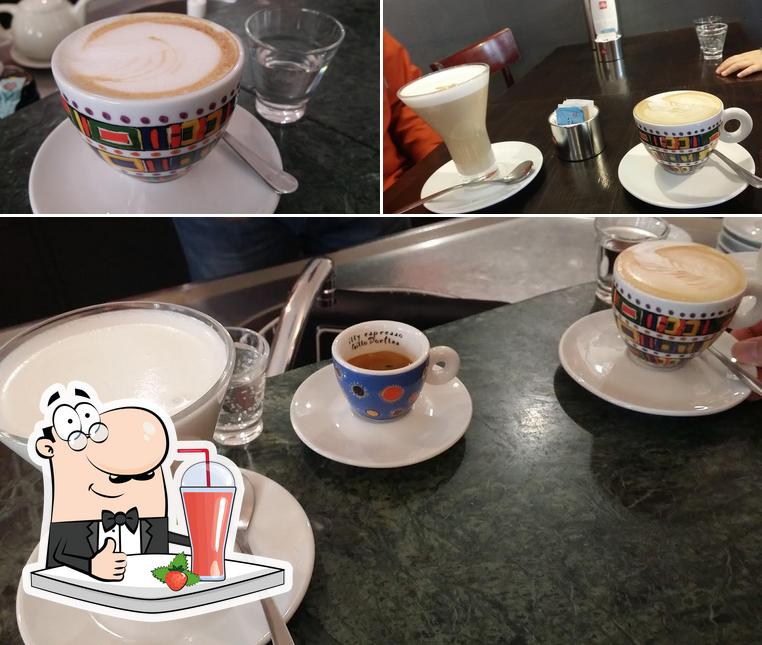 Goditi qualcosa da bere a Caffeine Caffetteria - Bar Tavola Calda