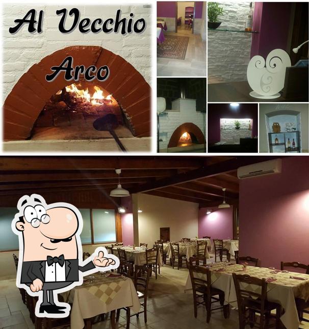 Dai un'occhiata agli interni di Pizzeria Al Vecchio Arco