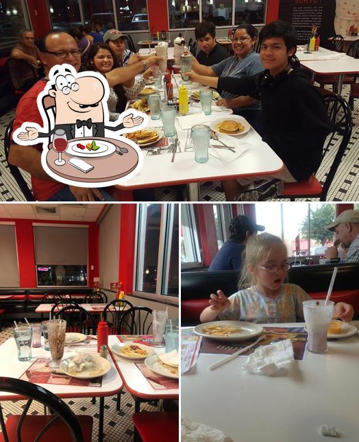 See this picture of Steak 'n Shake