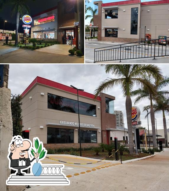 Veja imagens do exterior do Burger King