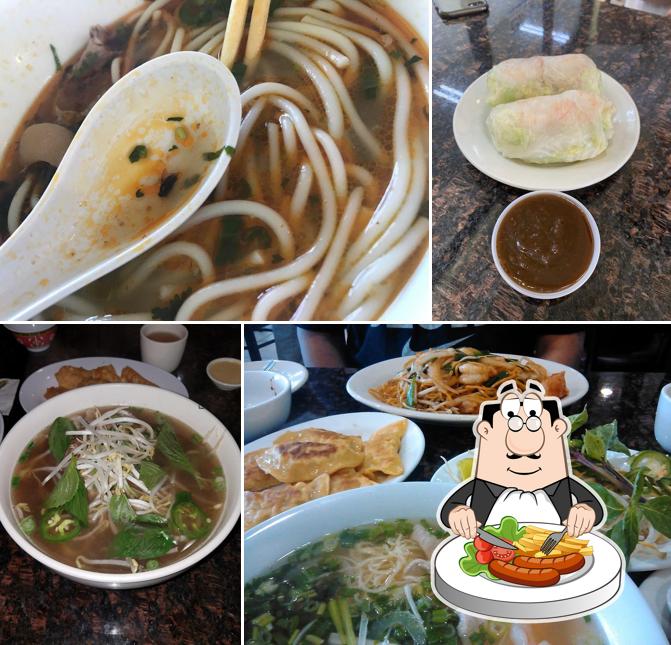 Еда в "Phở Le Lai"