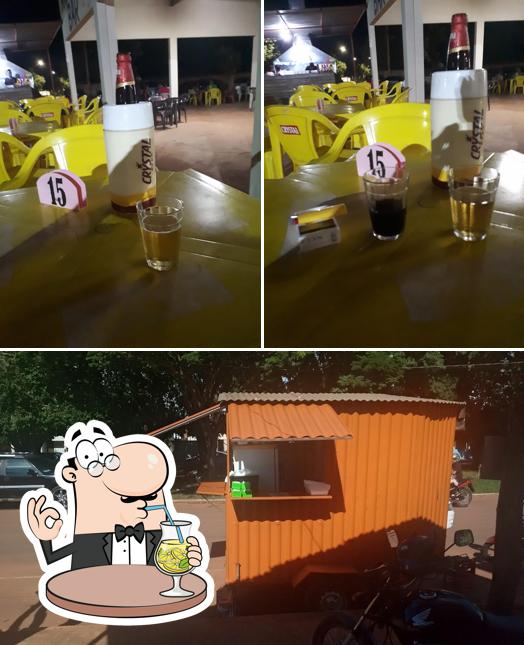 Esta é a ilustração apresentando bebida e exterior no Armazém dos Espetos Bar Grill