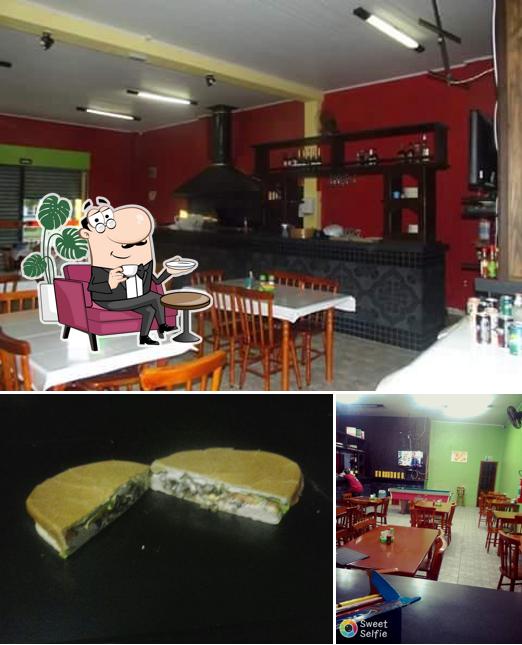 A foto do Point do Bauru’s interior e comida