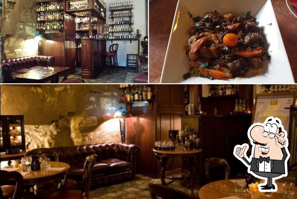 Estas son las fotografías que muestran interior y comida en Whiskeria bar