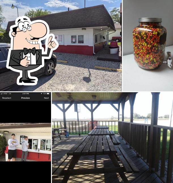 The Dugout in Otterbein Restaurant menu and reviews