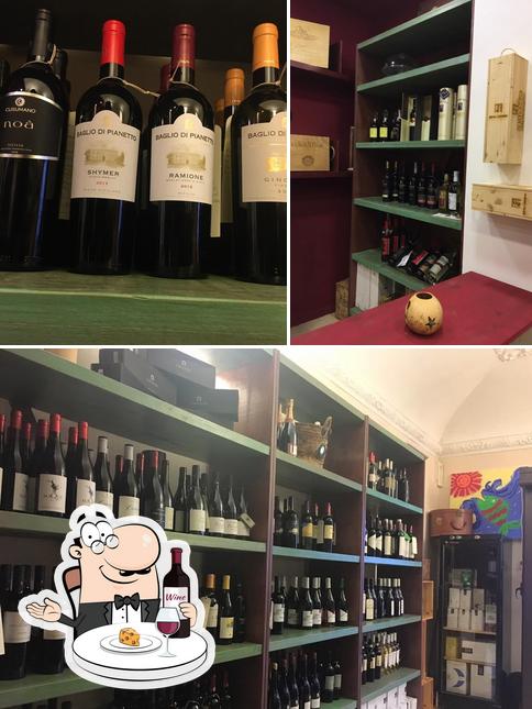 È gradevole prendersi un bicchiere di vino a Vinoteca Divinae