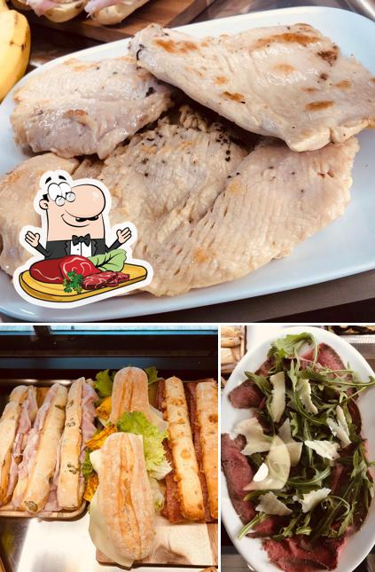 Prova i piatti di carne a Da Giù Coffee & Bakery