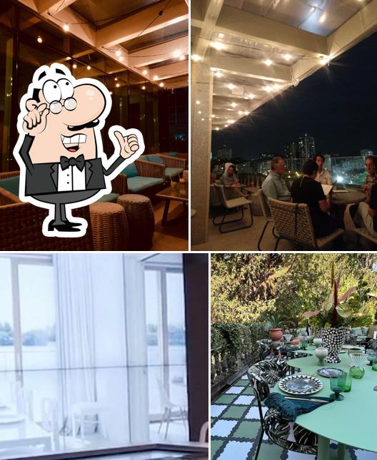 Sente em uma das mesas no The Rooftop