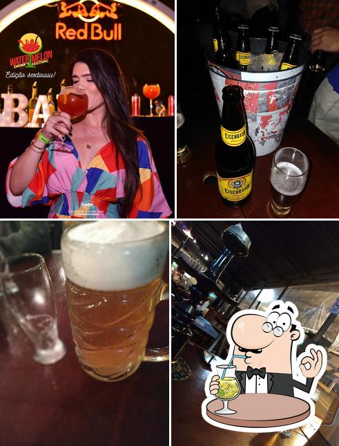 В Bar.baridade есть напитки, барная стойка и многое другое