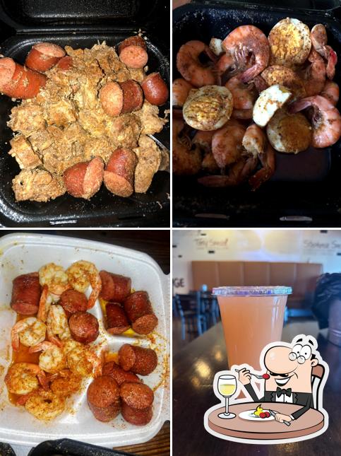Crab Pot Lounge, 5495 Old National Hwy in College Park Restaurant menu and reviews