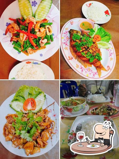 Platos en Family Thai Food