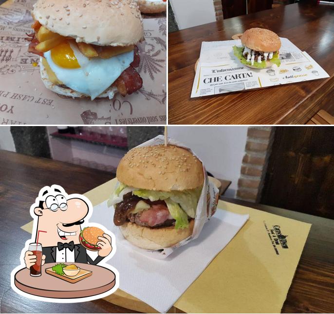 Ordina un hamburger a Carpe Diem Food & Drink