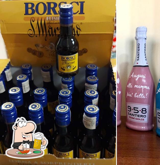 Puoi prenderti un rinfrescante bicchiere di birra chiara o scura