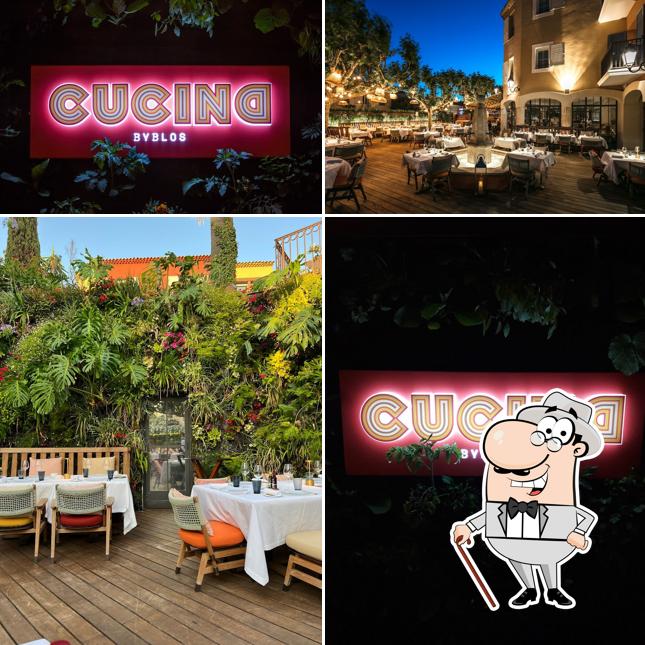 Profitez de la vue de l'espace ouvert de Cucina Byblos - Restaurant Saint-Tropez