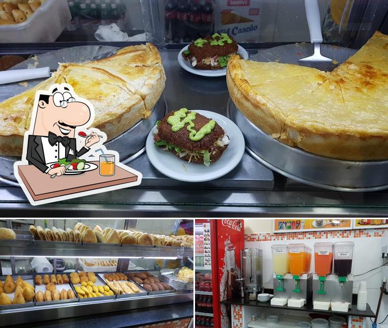 Confira a foto mostrando comida e exterior a Grego Ice Café Casa da Esfiha