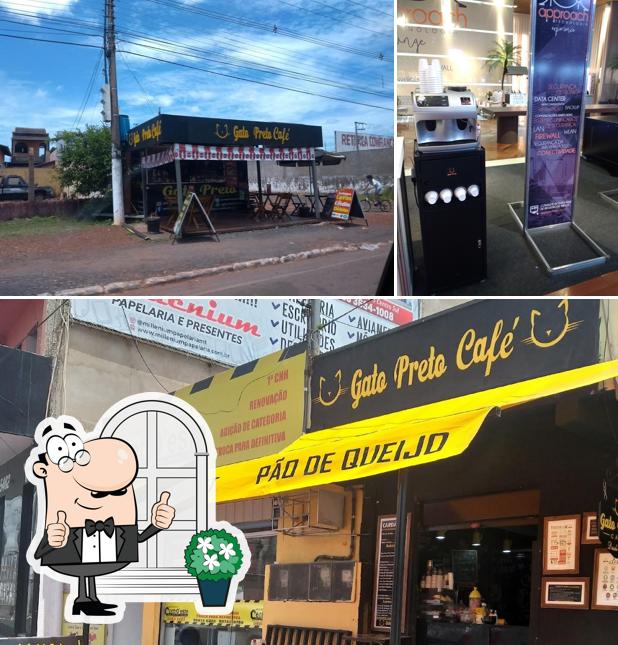 O exterior do Gato Preto Café