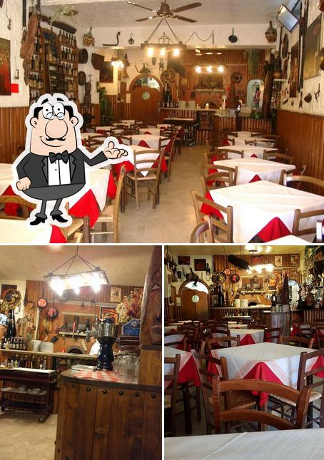 Dai un'occhiata agli interni di far west pizzeria ristorante