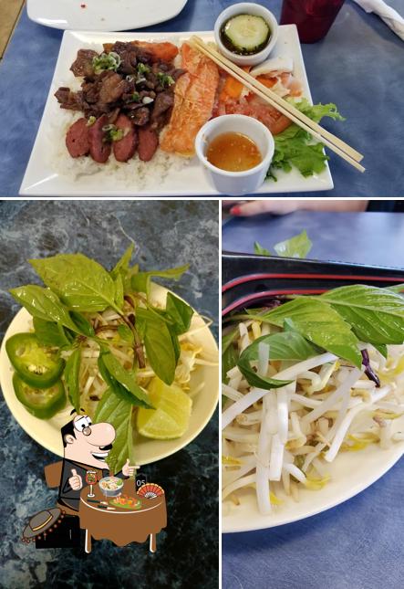 Еда в "Pho Viet Noodle House & Restaurant"