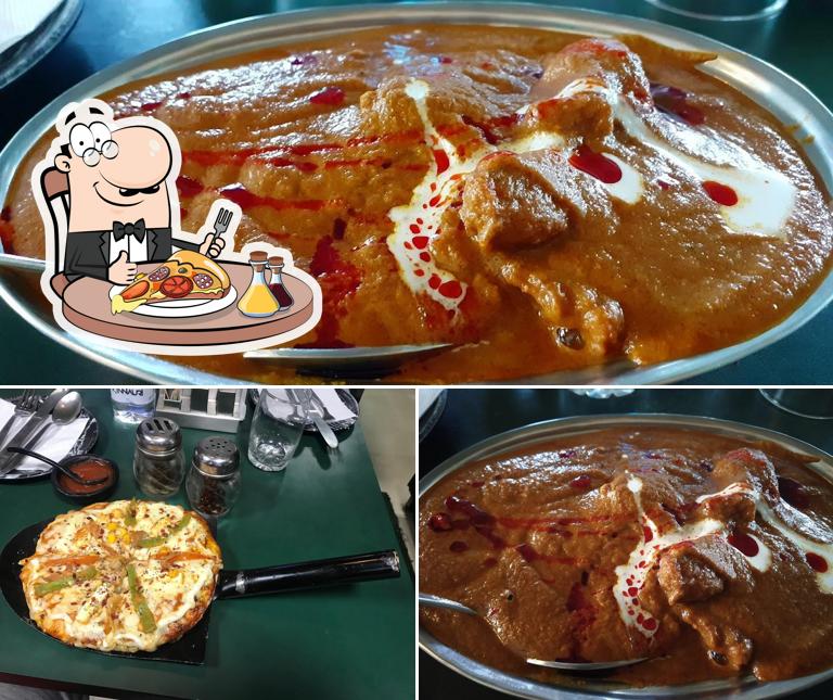 Try out pizza at Chhawani Restaurant & Rooms