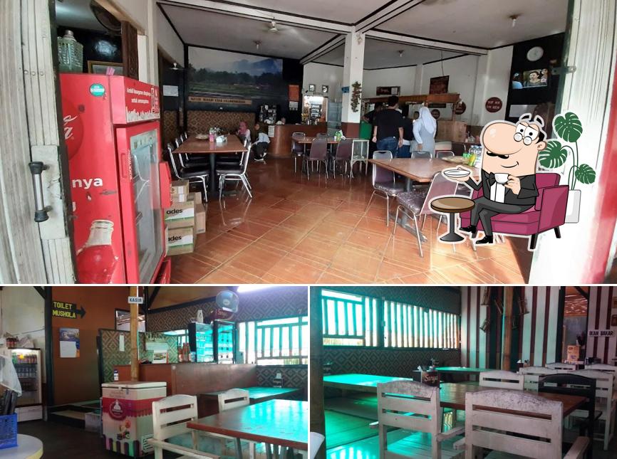 Check out how RM Ayam Cianjur looks inside