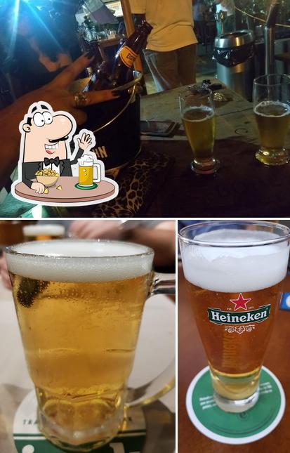 Peça um copo de cerveja leve ou escura