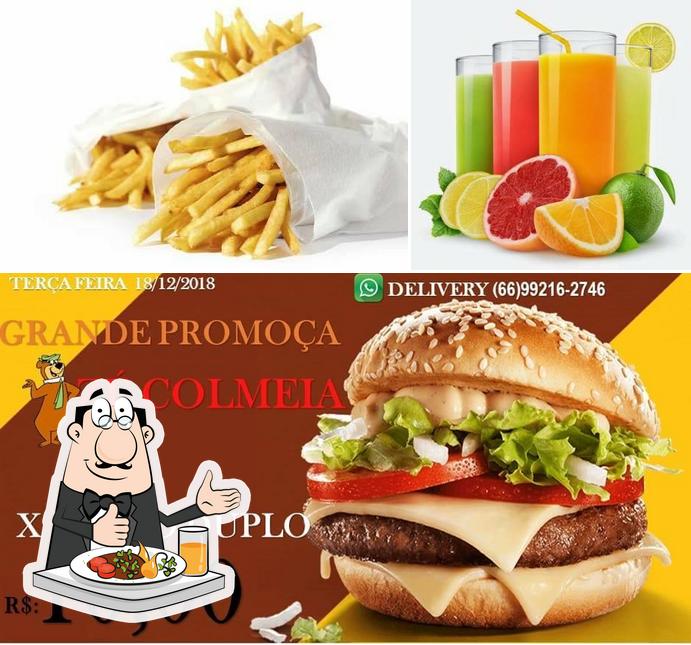 Confira a imagem mostrando comida e bebida no Zé Colmeia Sanduíches