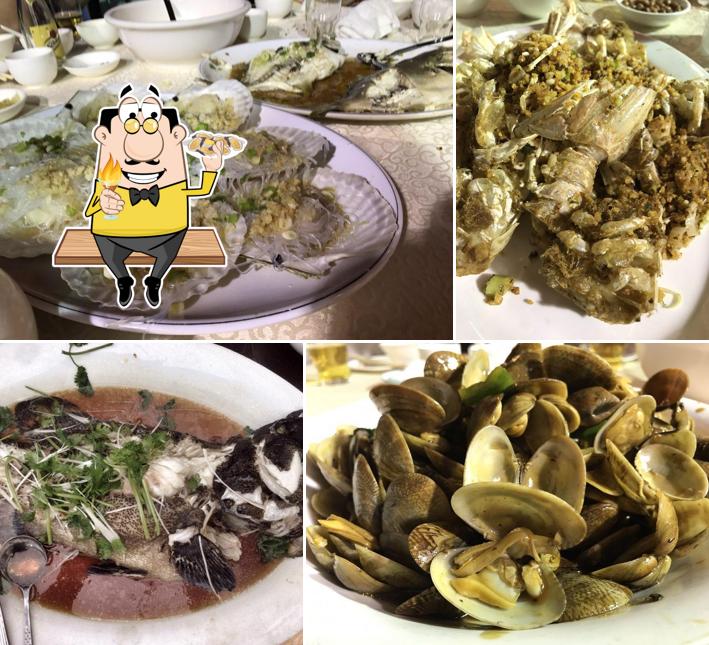 Prueba las distintas recetas de marisco que te ofrecen en 新德記漁村海鮮酒家