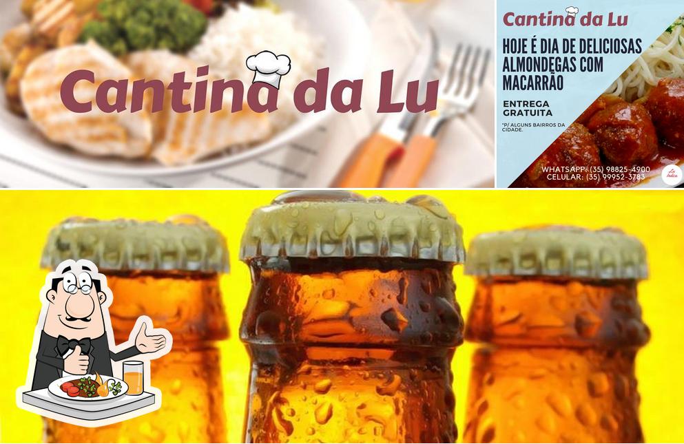 A comida e cerveja do restaurante