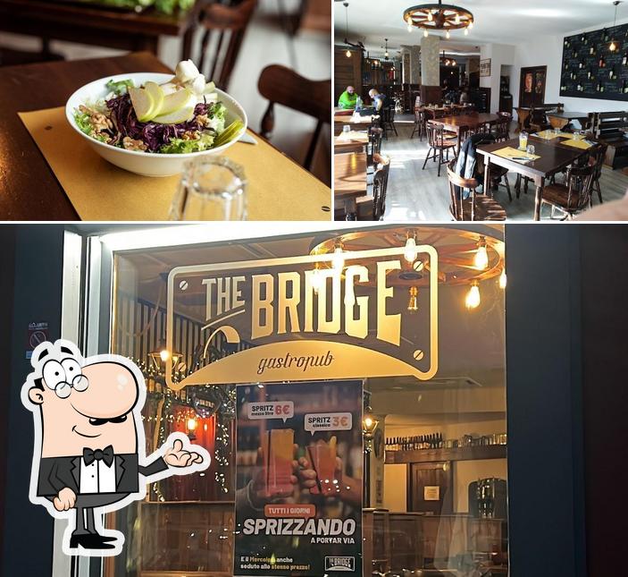 Siediti a un tavolo di The Bridge - Food and Beer - Ristorante/Pizzeria/Birreria/Cocktail bar