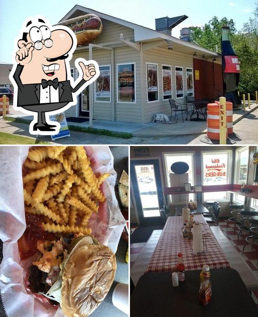 The Griffin Dog House in Griffin Restaurant menu and reviews