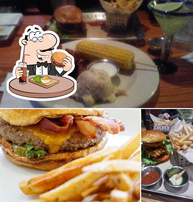 Попробуйте гамбургеры в "Chili's Grill & Bar"